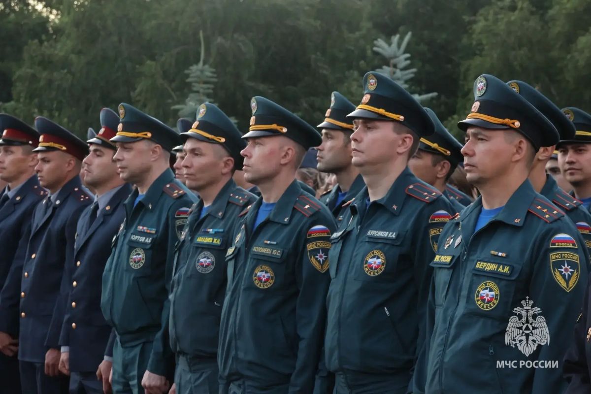 Немеркнущий свет памяти: сотрудники главного управления МЧС России по Республике Башкортостан почтили героев Великой Отечественной войны Немеркнущий свет памяти: сотрудники главного управления МЧС России по Республике Башкортостан почтили героев Великой Отечественной войны