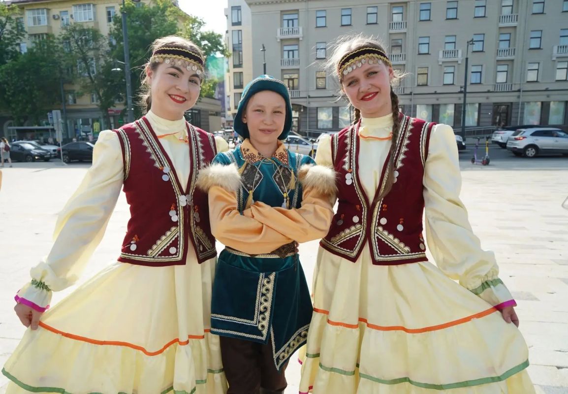 За один вечер уфимцы и гости столицы увидят фольклорное наследие более 40 национальностей России За один вечер уфимцы и гости столицы увидят фольклорное наследие более 40 национальностей России