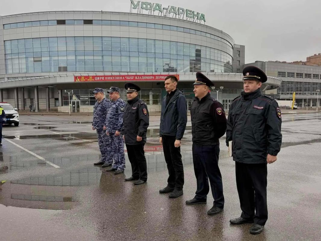 В Уфе полицейские наряды прошли инструктаж перед заступлением на службу по охране общественного порядка В Уфе полицейские наряды прошли инструктаж перед заступлением на службу по охране общественного порядка
