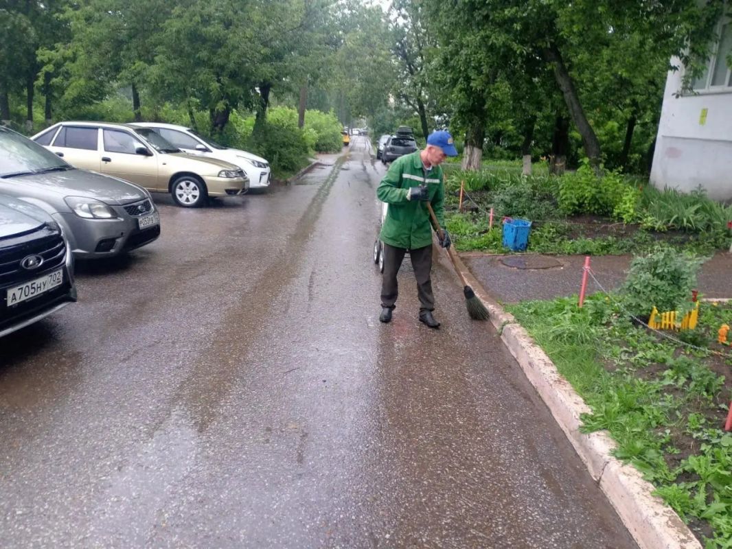 Уфа остаётся уютной и благоустроенной благодаря работе коммунальных служб города Уфа остаётся уютной и благоустроенной благодаря работе коммунальных служб города