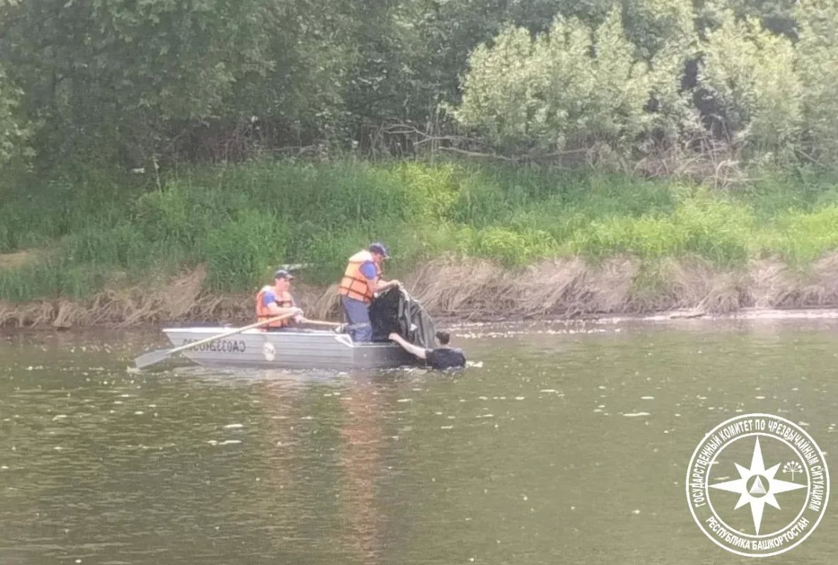В Башкортостане спасатели помогли рыбаку добраться до берега реки Юрюзань
