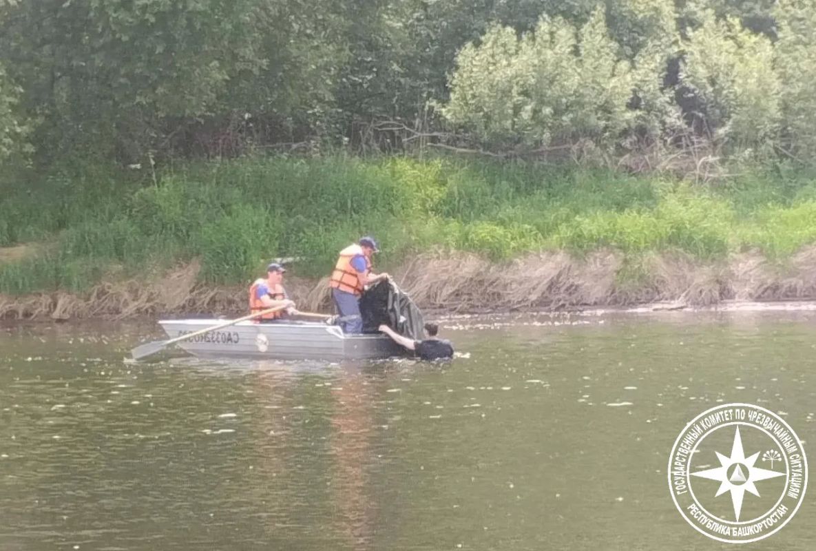 В Салаватском районе, на реке Юрюзань возле деревни Новые Каратавлы, спасатели Госкомитета РБ по ЧС проводили профилактический рейд В Салаватском районе, на реке Юрюзань возле деревни Новые Каратавлы, спасатели Госкомитета РБ по ЧС проводили профилактический рейд