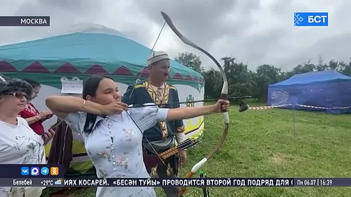 На сабантуе в Москве испекли «Хлеб дружбы и единства народов» из башкирского зерна