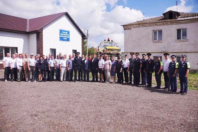 В Давлеканово отметили 90-летие ГАИ открытием памятного автомобиля В Давлеканово отметили 90-летие ГАИ открытием памятного автомобиля