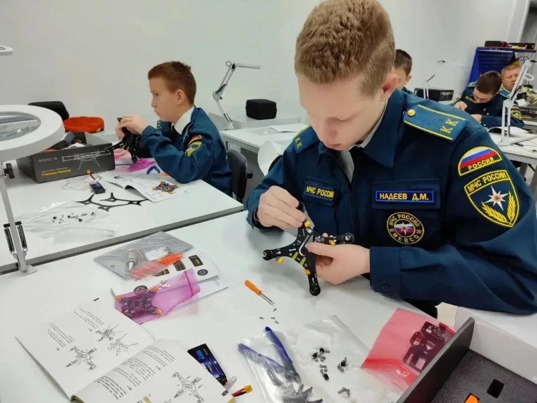 В рамках нацпроекта «Молодёжь и дети» и проекта «Всё лучшее – детям» сразу 7 школ Благовещенска в 2025 году получили новое оборудование для кабинетов ОБЗР и «Труда (технологии)» В рамках нацпроекта «Молодёжь и дети» и проекта «Всё лучшее – детям» сразу 7 школ Благовещенска в 2025 году получили новое оборудование для кабинетов ОБЗР и «Труда (технологии)»