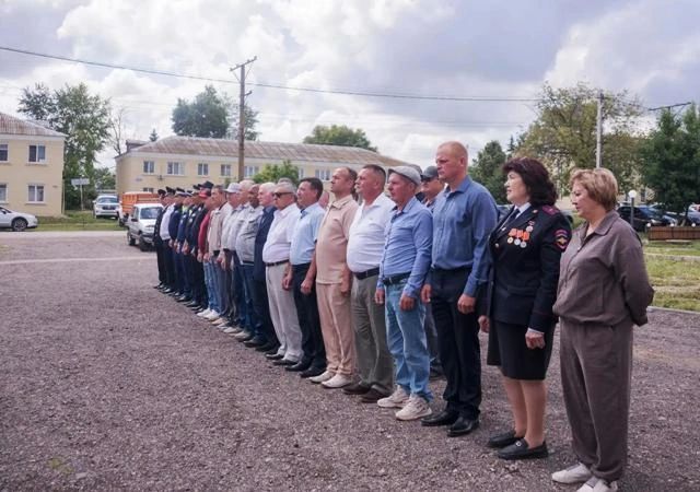 В Давлеканово отметили 90-летие ГАИ открытием памятного автомобиля В Давлеканово отметили 90-летие ГАИ открытием памятного автомобиля