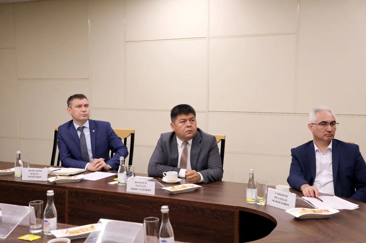 Рустам Шарипов посетил городской центр поддержки участников СВО в Уфе Рустам Шарипов посетил городской центр поддержки участников СВО в Уфе