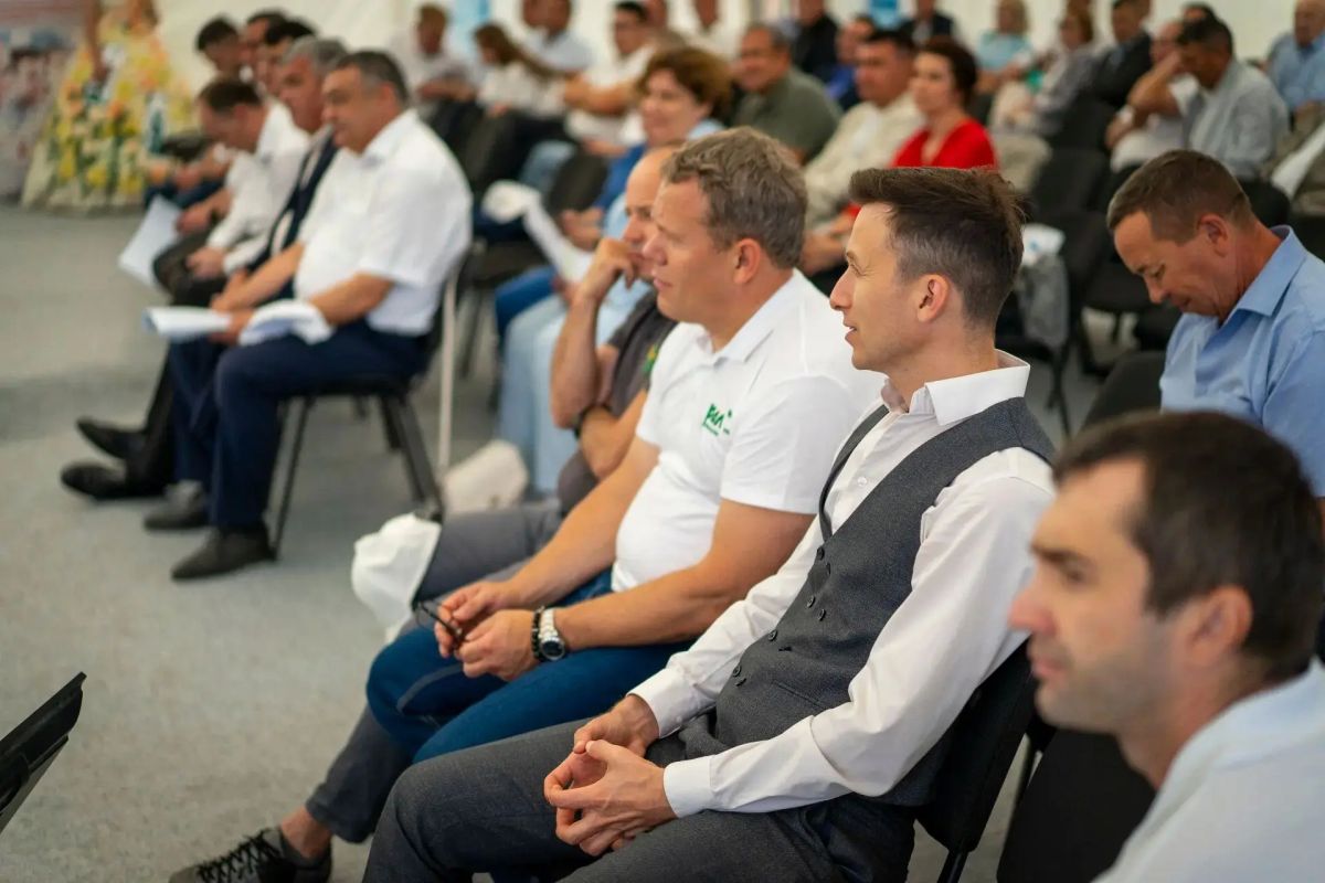 В рамках агрофорума «День поля-2026» в Уфимском районе состоялось совещание по готовности к уборочным работам В рамках агрофорума «День поля-2026» в Уфимском районе состоялось совещание по готовности к уборочным работам