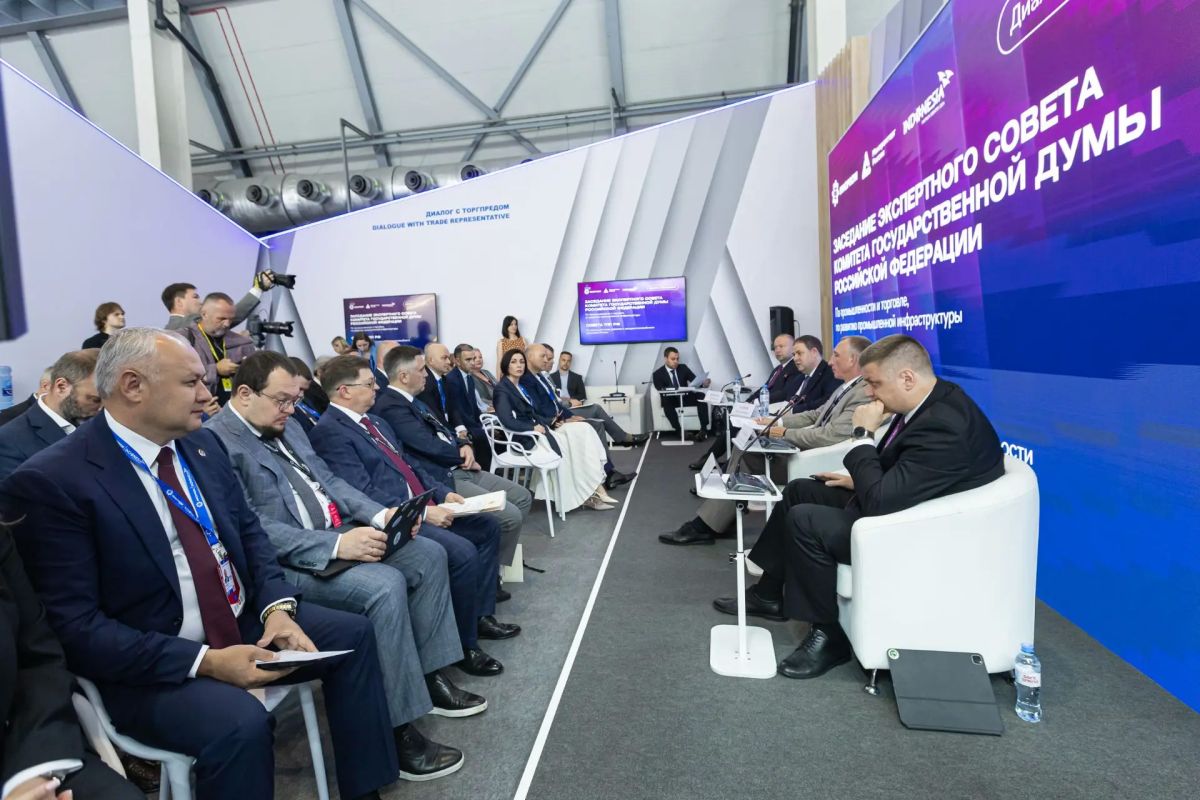 Андрей Назаров подвел итоги работы на выставке «Иннопром-2026» Андрей Назаров подвел итоги работы на выставке «Иннопром-2026»