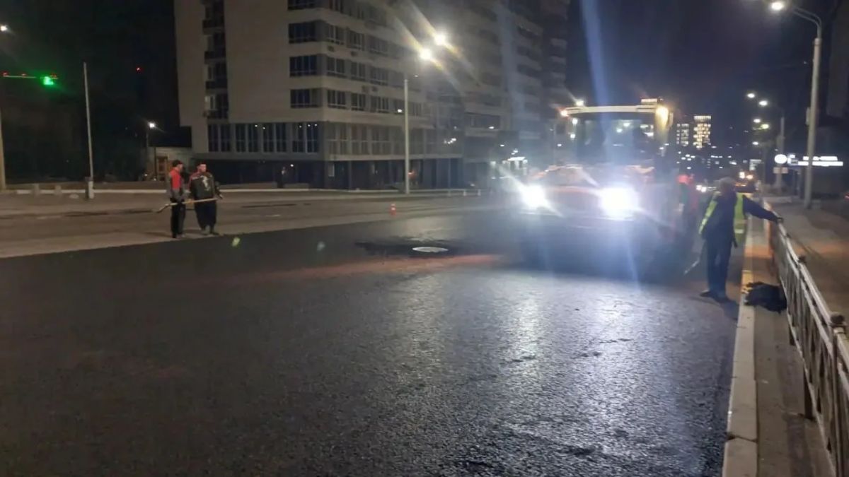 Пока город спал. Дорожники «Дортрансстроя» завершили ремонт дорожного покрытия по ул. Заки Валиди Для этого перекрывалась половина проезжей части ул. Заки Валиди (на участке от ул. Воровского до ул. Карла Маркса) в ночное... Пока город спал. Дорожники «Дортрансстроя» завершили ремонт дорожного покрытия по ул. Заки Валиди Для этого перекрывалась половина проезжей части ул. Заки Валиди (на участке от ул. Воровского до ул. Карла Маркса) в ночное...