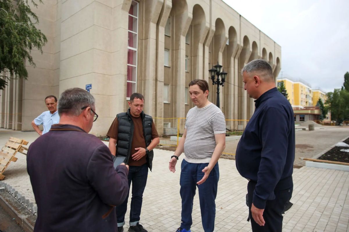 На нескольких городских территориях продолжаются работы по благоустройству На нескольких городских территориях продолжаются работы по благоустройству