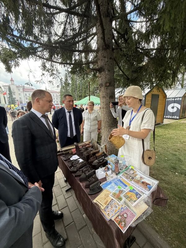Сегодня в Белорецком районе особенный день: сразу три праздника — День города, День металлурга и Сабантуй! От имени Главы Республики Башкортостан Радия Фаритовича Хабирова и от себя лично поздравил всех жителей и гостей... Сегодня в Белорецком районе особенный день: сразу три праздника — День города, День металлурга и Сабантуй! От имени Главы Республики Башкортостан Радия Фаритовича Хабирова и от себя лично поздравил всех жителей и гостей...