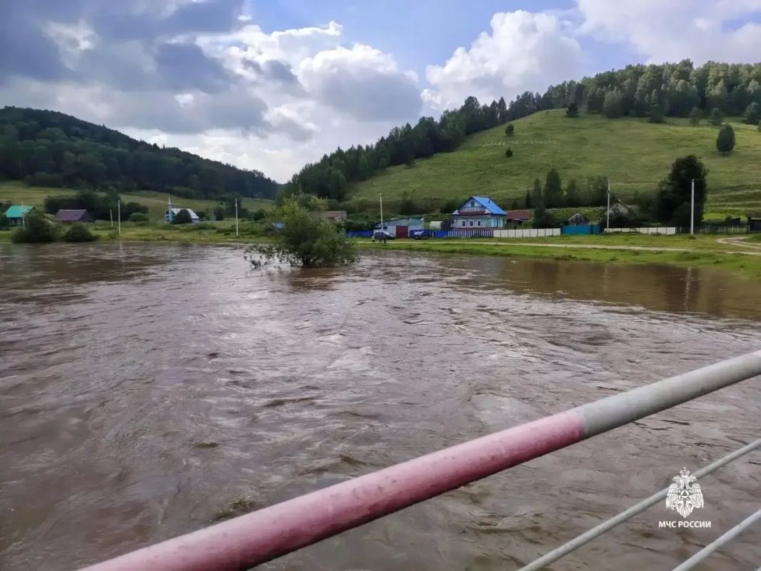 В деревне Уршады Аскинского района в результате подъема уровня воды в реке Сарс произошло подтопление 16 придомовых территорий В деревне Уршады Аскинского района в результате подъема уровня воды в реке Сарс произошло подтопление 16 придомовых территорий