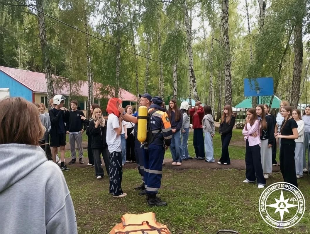 Спасатели Госкомитета РБ по ЧС продолжают профилактическую работу с детьми в летних лагерях Спасатели Госкомитета РБ по ЧС продолжают профилактическую работу с детьми в летних лагерях