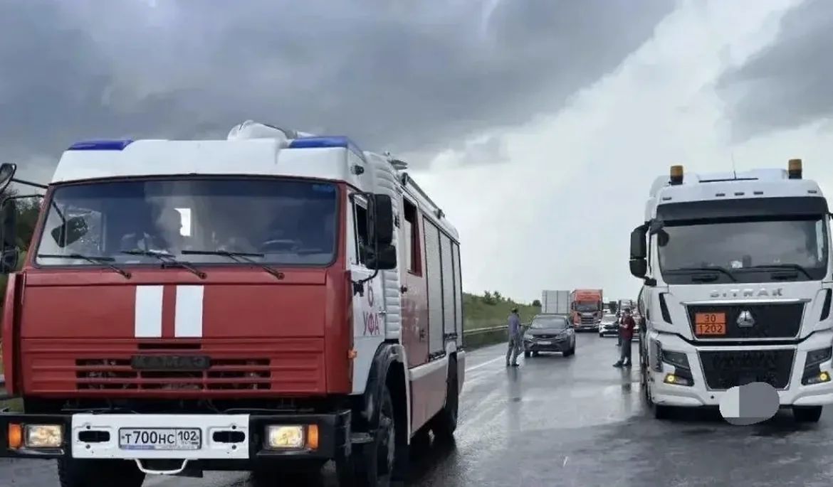 В Уфимском районе на федеральной трассе М-5 «Урал» столкнулись фура Skania и бензовоз Sitrak, сообщил начальник ГИБДД по Башкирии Владимир Севастьянов в соцсетях