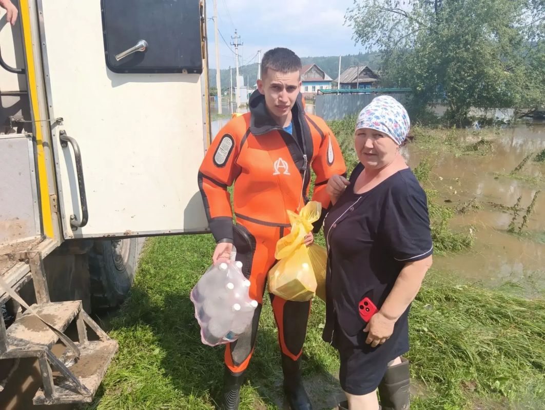 Уровень воды в реке Сарс к вечеру 20 июля в районе подтопленных населенных пунктов Аскинского района снизился на 5-25 см Уровень воды в реке Сарс к вечеру 20 июля в районе подтопленных населенных пунктов Аскинского района снизился на 5-25 см