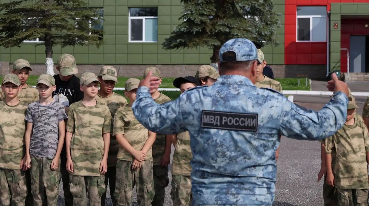 В Башкортостане в военно-патриотическом парке «Патриот» кинологи познакомили подростков с секретами своей профессии В Башкортостане в военно-патриотическом парке «Патриот» кинологи познакомили подростков с секретами своей профессии