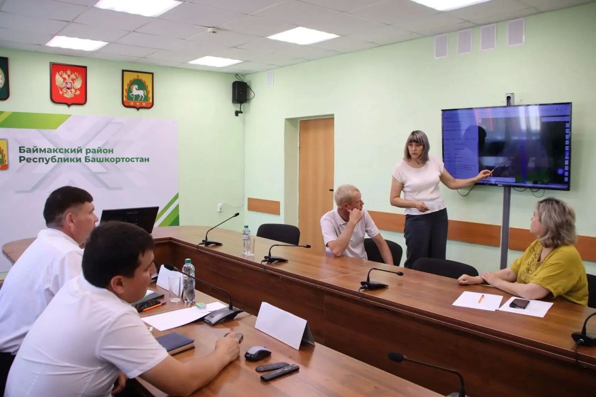 Рустам Гизатуллин провел выездной прием граждан в Баймакском районе Рустам Гизатуллин провел выездной прием граждан в Баймакском районе