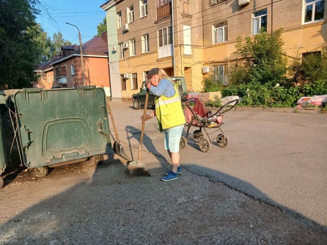 Доброе утро, #любимаяУфа!. Ранним утром, задолго до того, как город наполнится дневным шумом, наши работники уже трудятся! Что делают наши специалисты: Доброе утро, #любимаяУфа!. Ранним утром, задолго до того, как город наполнится дневным шумом, наши работники уже трудятся! Что делают наши специалисты:
