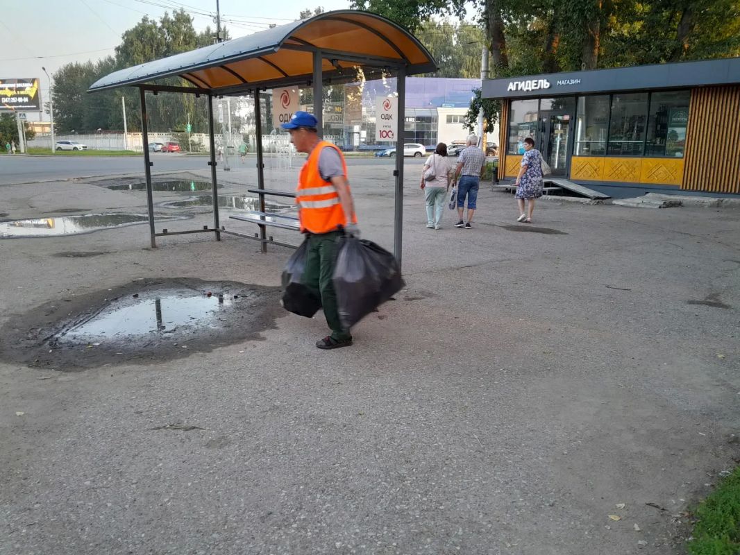 Доброе утро, #любимаяУфа!. Ранним утром, задолго до того, как город наполнится дневным шумом, наши работники уже трудятся! Что делают наши специалисты: Доброе утро, #любимаяУфа!. Ранним утром, задолго до того, как город наполнится дневным шумом, наши работники уже трудятся! Что делают наши специалисты: