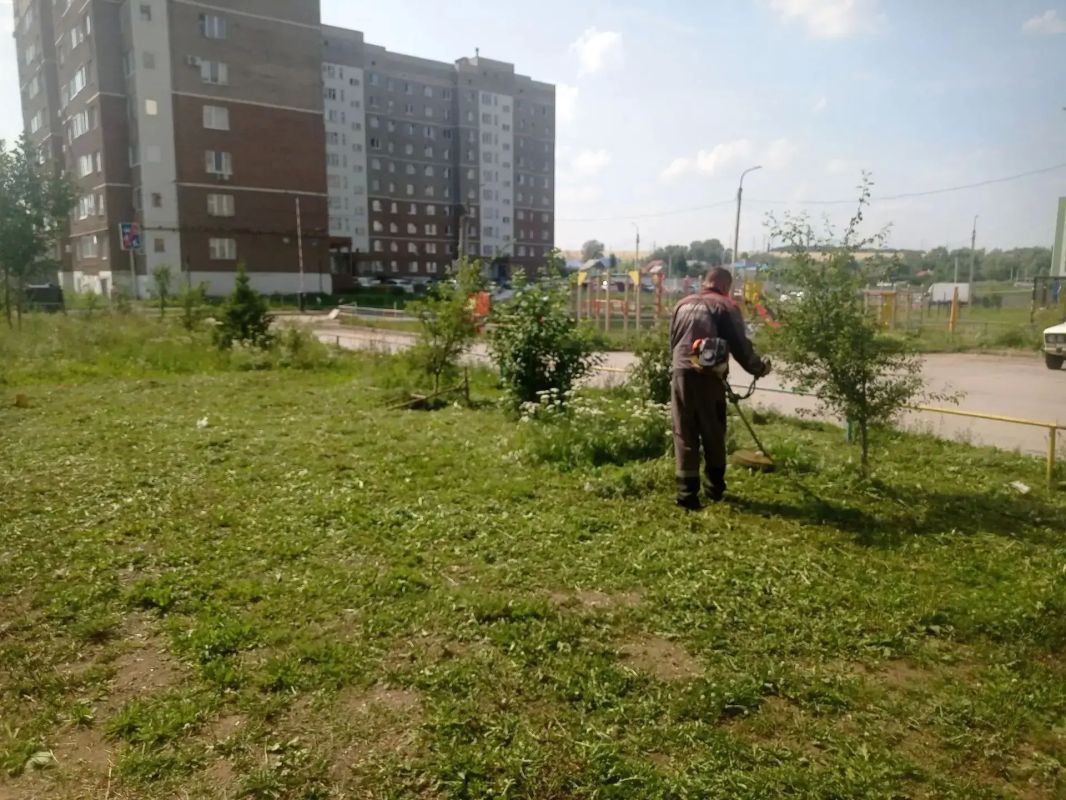 Доброе утро, #любимаяУфа!. Ранним утром, задолго до того, как город наполнится дневным шумом, наши работники уже трудятся! Что делают наши специалисты: Доброе утро, #любимаяУфа!. Ранним утром, задолго до того, как город наполнится дневным шумом, наши работники уже трудятся! Что делают наши специалисты: