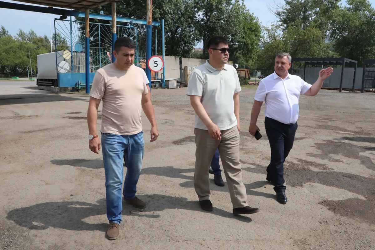 Рустам Шарипов совершил рабочую поездку по Ленинскому району Уфы Рустам Шарипов совершил рабочую поездку по Ленинскому району Уфы
