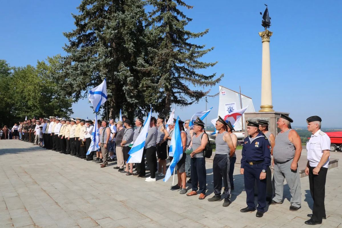 В Уфе отметили День Военно-морского флота В Уфе отметили День Военно-морского флота
