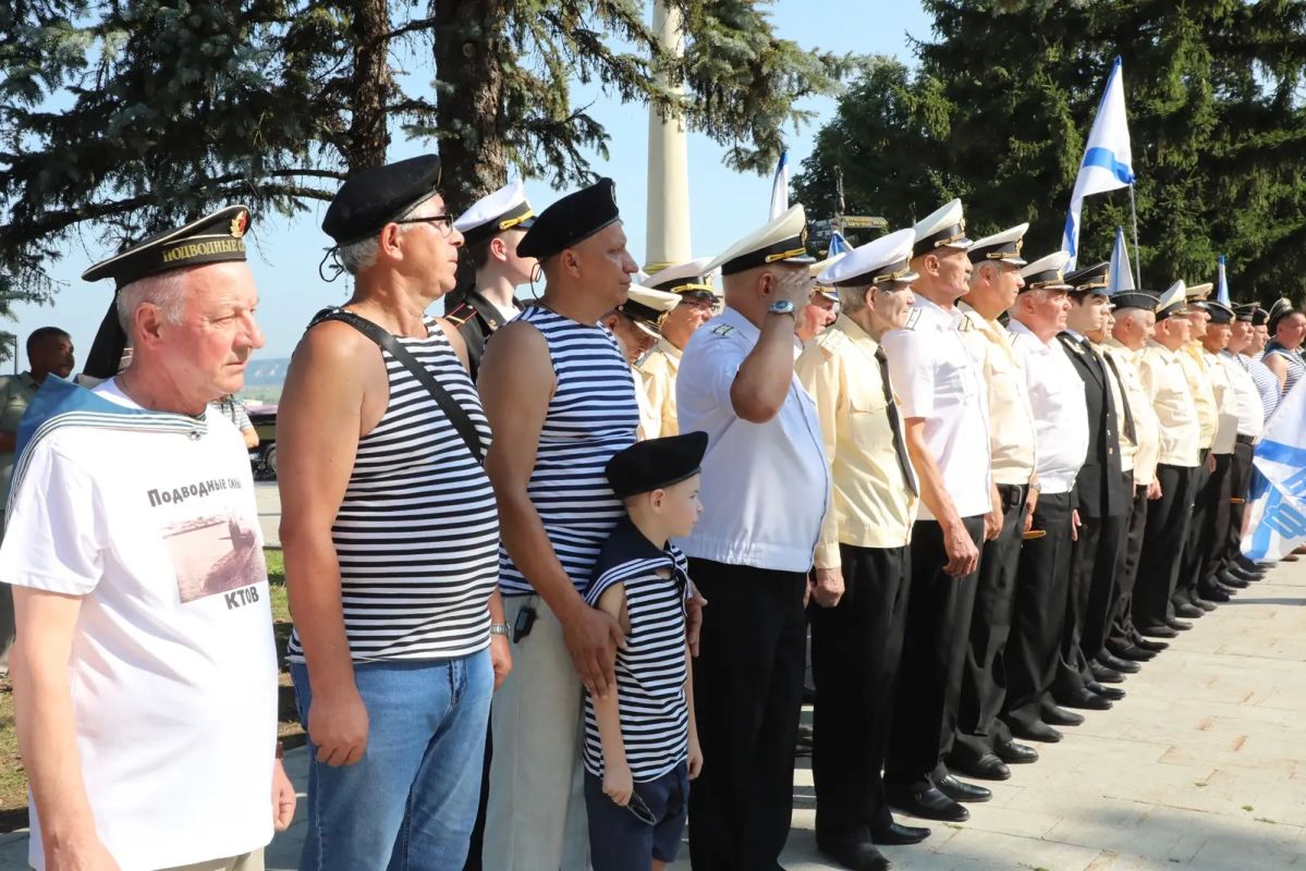 В Уфе отметили День Военно-морского флота В Уфе отметили День Военно-морского флота