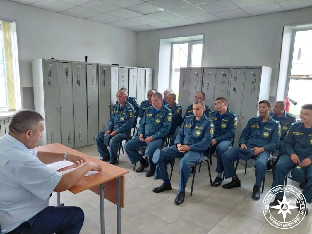 Каждые полгода коллектив Противопожарной службы Госкомитета РБ по ЧС собирается, чтобы ещё раз убедиться: мы готовы к любым вызовам Каждые полгода коллектив Противопожарной службы Госкомитета РБ по ЧС собирается, чтобы ещё раз убедиться: мы готовы к любым вызовам