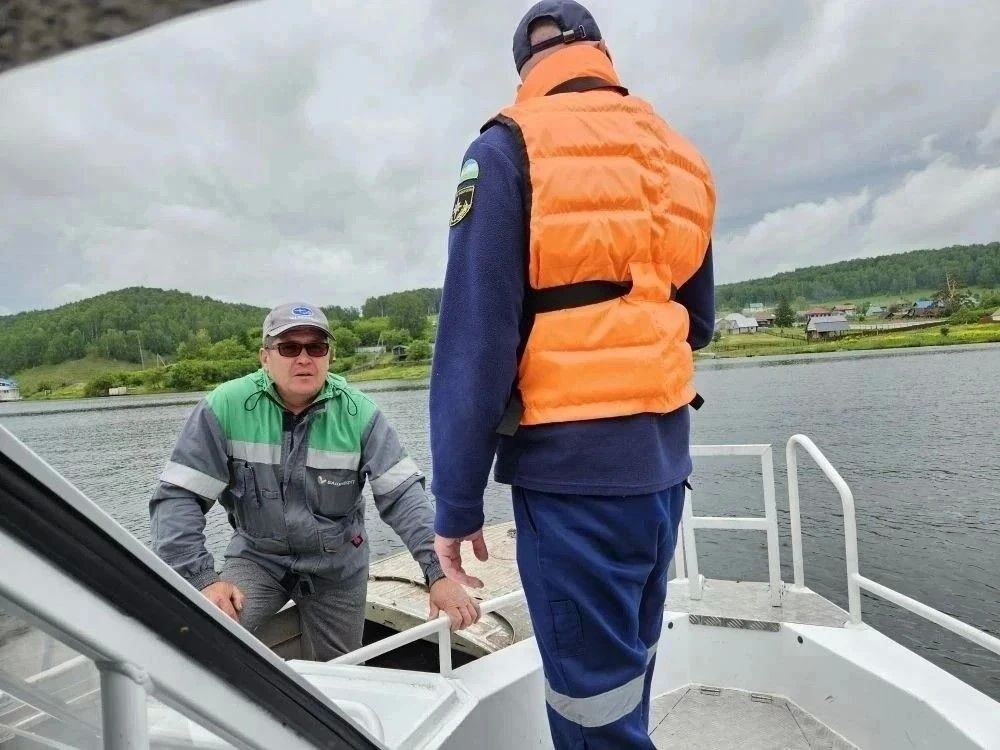 Когда говорят «спасатель на воде», многие представляют летний пляж, спасательный круг и лодку Когда говорят «спасатель на воде», многие представляют летний пляж, спасательный круг и лодку