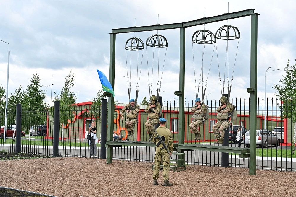 В парке «Патриот» открыли бюст Героя Советского Союза Василия Маргелова и воздушно-десантный комплекс В парке «Патриот» открыли бюст Героя Советского Союза Василия Маргелова и воздушно-десантный комплекс