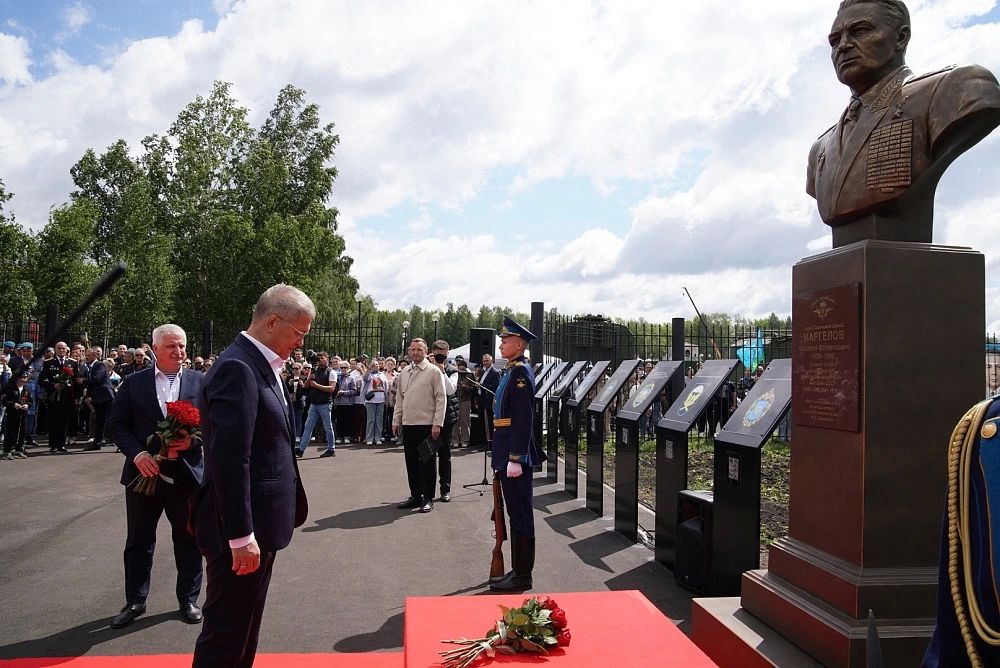 В парке «Патриот» открыли бюст Героя Советского Союза Василия Маргелова и воздушно-десантный комплекс В парке «Патриот» открыли бюст Героя Советского Союза Василия Маргелова и воздушно-десантный комплекс