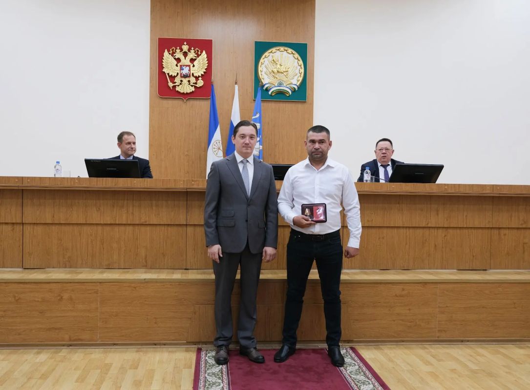 Сегодня глава администрации города Эмиль Владиславович Шаймарданов вручил государственные награды военнослужащим, участникам СВО Сегодня глава администрации города Эмиль Владиславович Шаймарданов вручил государственные награды военнослужащим, участникам СВО
