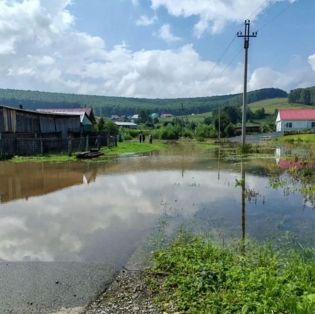 В Белокатайском районе затопило огороды и дороги