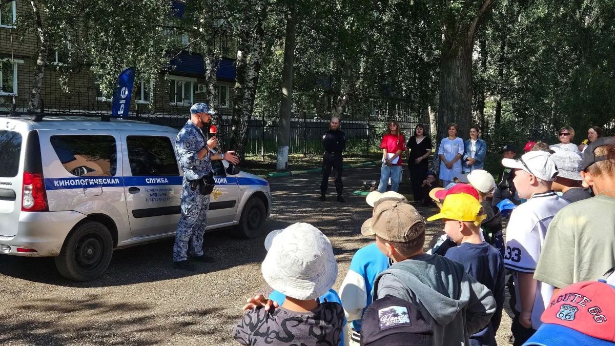 Сотрудники Управления МВД России по городу Стерлитамаку совместно с «Движением Первых» приняли участие во Всероссийской акции «Зарядка со стражем порядка», которая прошла для воспитанников санатория «Нур» Сотрудники Управления МВД России по городу Стерлитамаку совместно с «Движением Первых» приняли участие во Всероссийской акции «Зарядка со стражем порядка», которая прошла для воспитанников санатория «Нур»