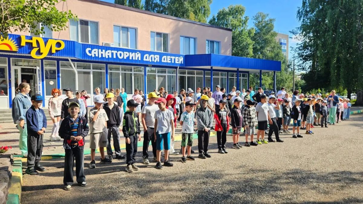 Сотрудники Управления МВД России по городу Стерлитамаку совместно с «Движением Первых» приняли участие во Всероссийской акции «Зарядка со стражем порядка», которая прошла для воспитанников санатория «Нур» Сотрудники Управления МВД России по городу Стерлитамаку совместно с «Движением Первых» приняли участие во Всероссийской акции «Зарядка со стражем порядка», которая прошла для воспитанников санатория «Нур»