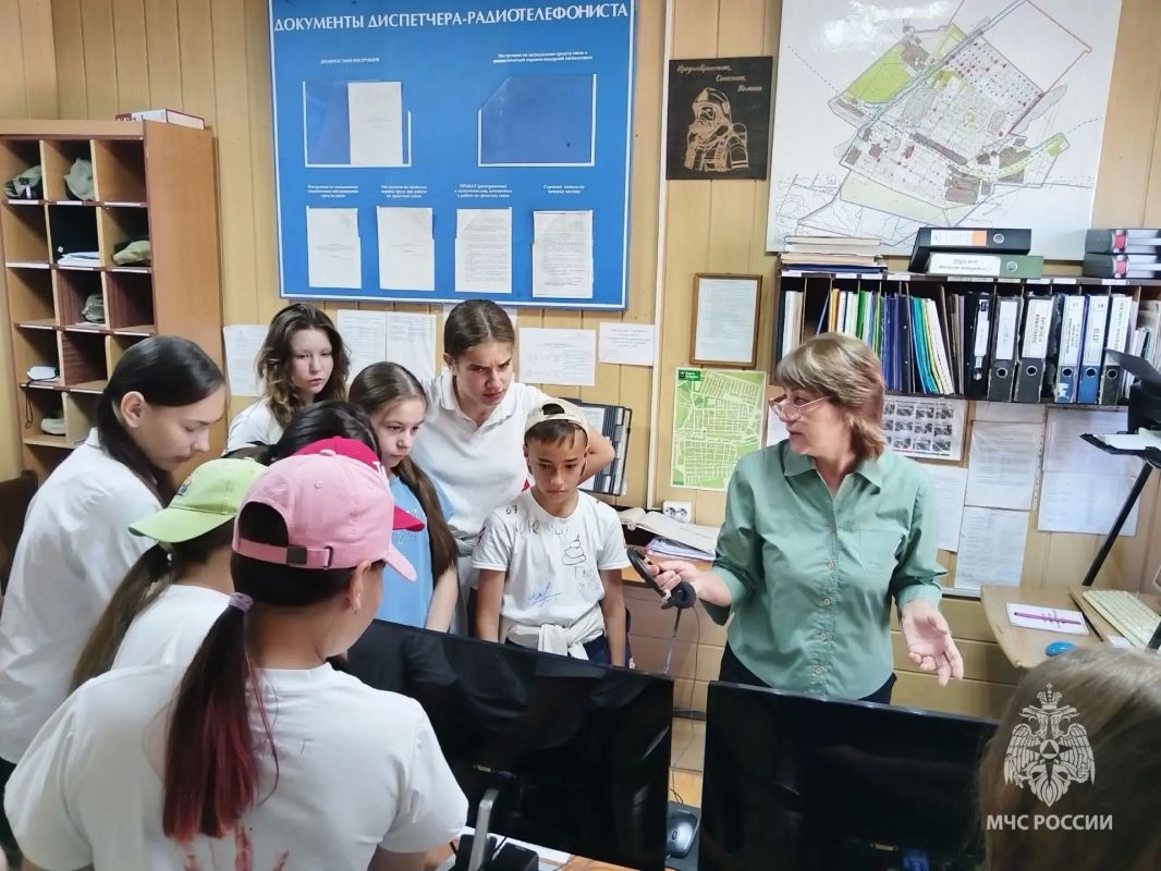 В гости к пожарным!. Ребята из средней образовательной школы с. Гафури во время летних каникул посетили 71-ю пожарно-спасательную часть Главного управления МЧС России по Республике Башкортостан В гости к пожарным!. Ребята из средней образовательной школы с. Гафури во время летних каникул посетили 71-ю пожарно-спасательную часть Главного управления МЧС России по Республике Башкортостан