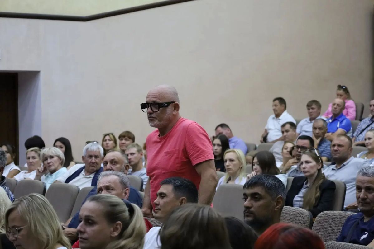 Сегодня состоялась встреча с работниками спортивных организаций Сегодня состоялась встреча с работниками спортивных организаций