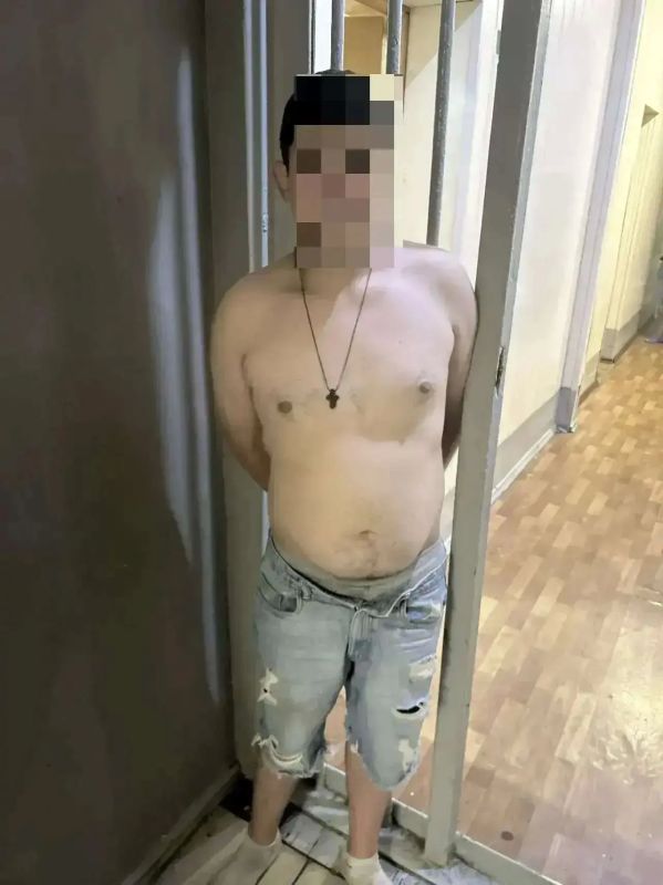В Уфе трое парней отобрали у курьера еду В Уфе трое парней отобрали у курьера еду