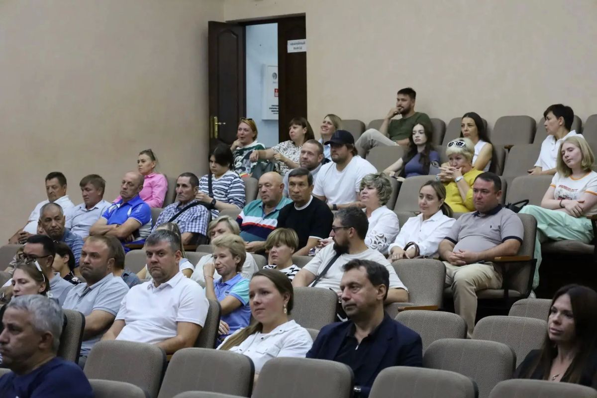 Сегодня состоялась встреча с работниками спортивных организаций Сегодня состоялась встреча с работниками спортивных организаций