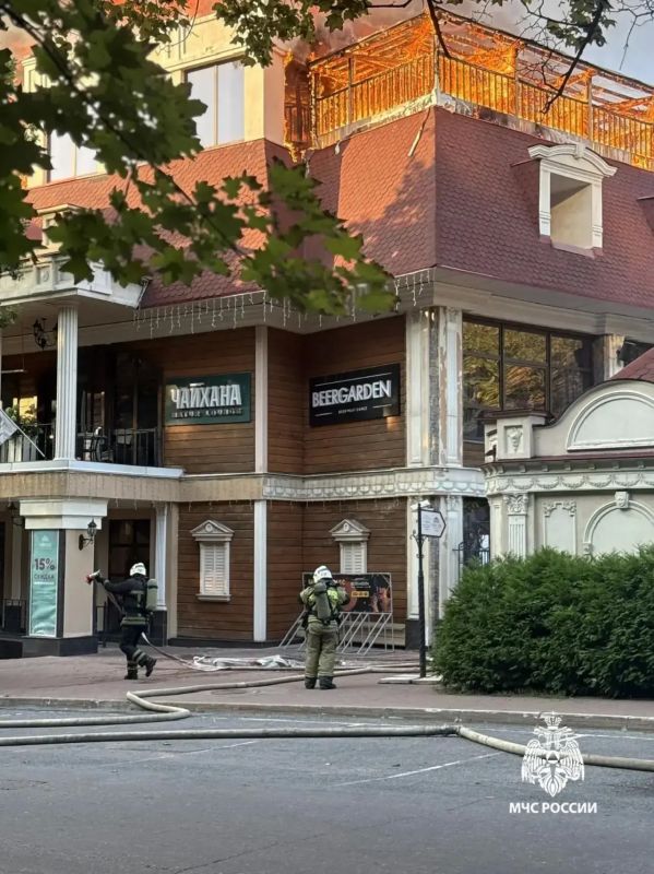 В уфимском ресторанном комплексе на проспекте Октября, 77/2 вспыхнул крупный пожар В уфимском ресторанном комплексе на проспекте Октября, 77/2 вспыхнул крупный пожар