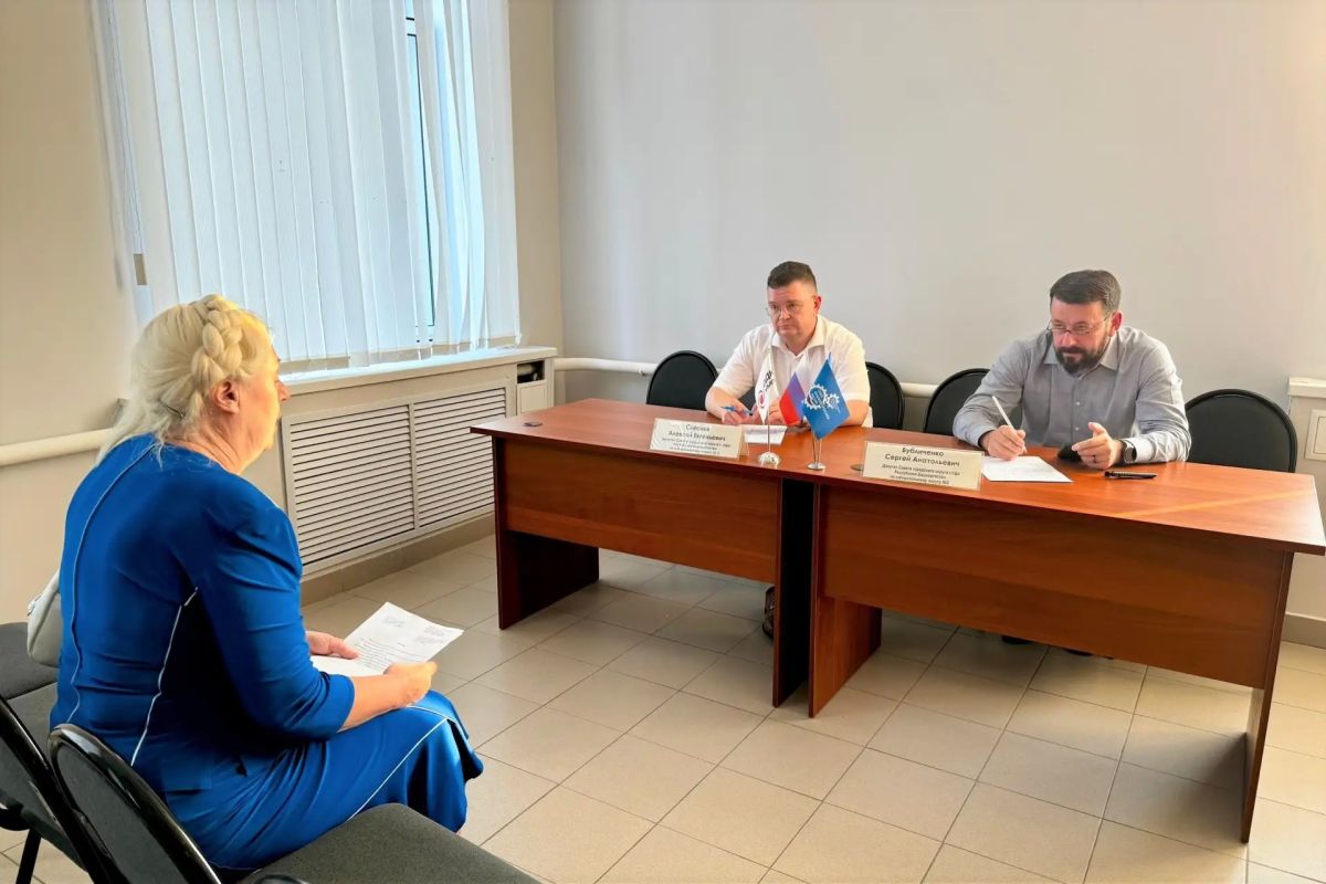 На депутатском контроле. Депутаты городского Совета Уфы Алексей Слепнев и Сергей Бубличенко провели очередной приём граждан На депутатском контроле. Депутаты городского Совета Уфы Алексей Слепнев и Сергей Бубличенко провели очередной приём граждан