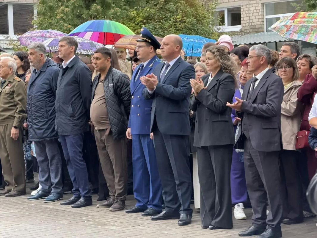 Наталья Полянская поздравила школьников г. Октябрьский с Днем знаний