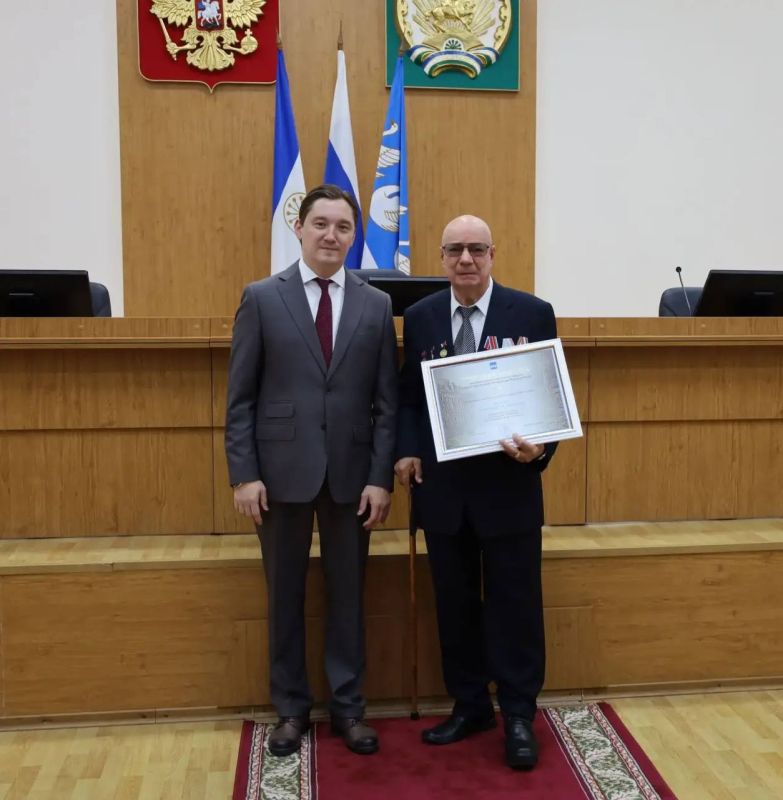 Сегодня в администрации города наградили жителей Стерлитамака Сегодня в администрации города наградили жителей Стерлитамака
