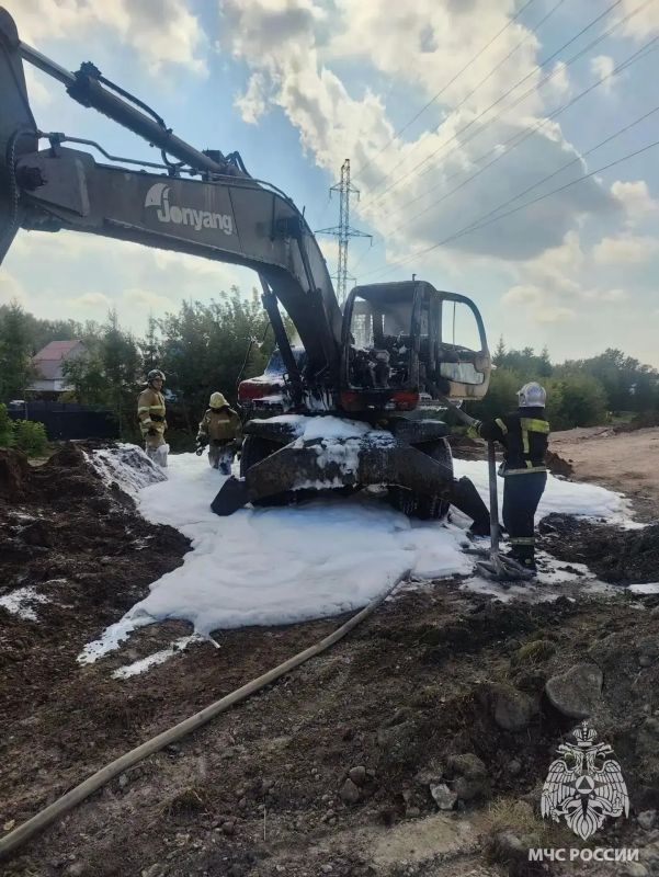 В Уфе огнеборцы ликвидировали возгорание экскаватора В Уфе огнеборцы ликвидировали возгорание экскаватора