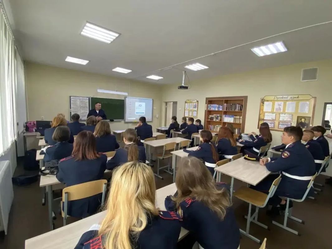 В Уфе сотрудники полиции провели «уроки мужества» для учащихся профильных классов В Уфе сотрудники полиции провели «уроки мужества» для учащихся профильных классов