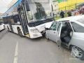 В Уфе легковушка врезалась в пассажирский автобус