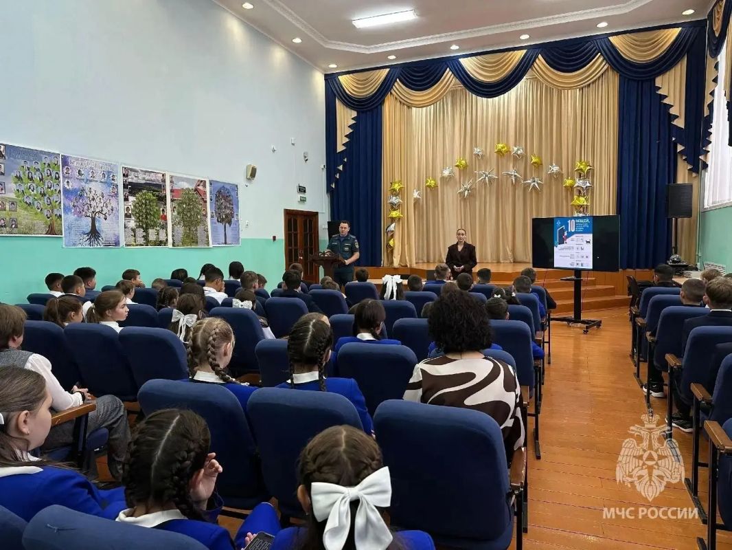 В образовательных учреждениях Башкортостана продолжаются комплексные «Уроки безопасности» В образовательных учреждениях Башкортостана продолжаются комплексные «Уроки безопасности»