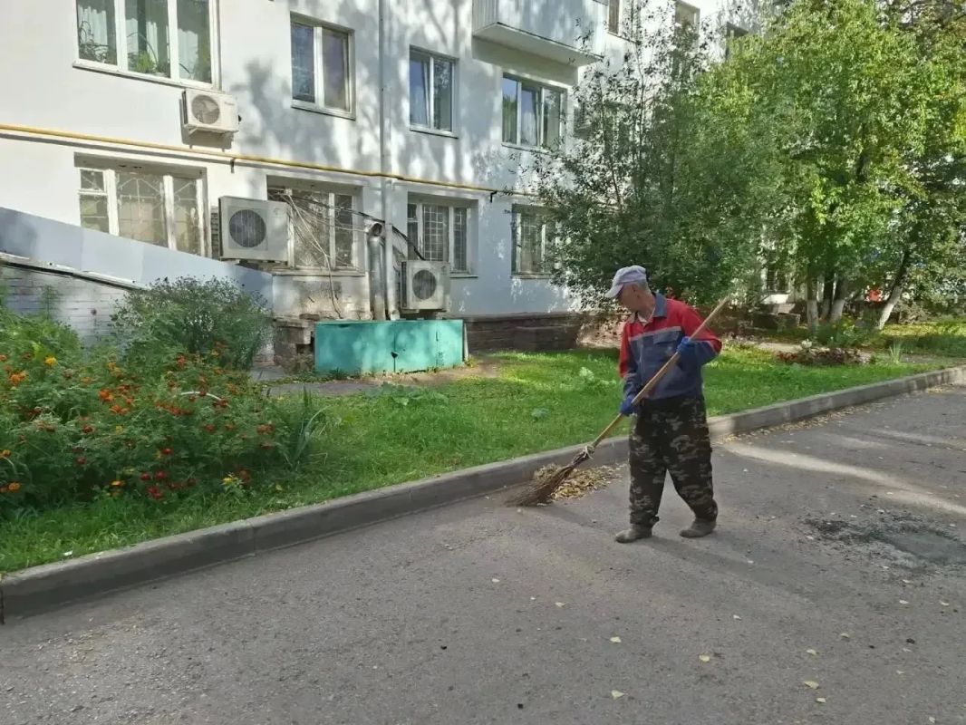 Доброе утро, #любимаяУфа. Пока город ещё только просыпается, коммунальные службы уже вовсю трудятся — ведь уют и чистота начинаются задолго до первого будильника Чем занимаются специалисты прямо сейчас: Доброе утро, #любимаяУфа. Пока город ещё только просыпается, коммунальные службы уже вовсю трудятся — ведь уют и чистота начинаются задолго до первого будильника Чем занимаются специалисты прямо сейчас: