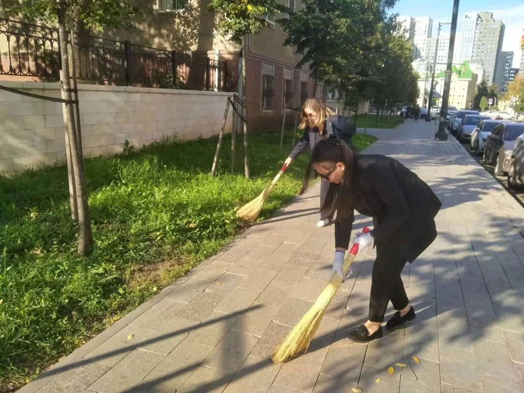 Сотрудники Госкомитета Республики Башкортостан по чрезвычайным ситуациям приняли участие в общегородском субботнике Сотрудники Госкомитета Республики Башкортостан по чрезвычайным ситуациям приняли участие в общегородском субботнике